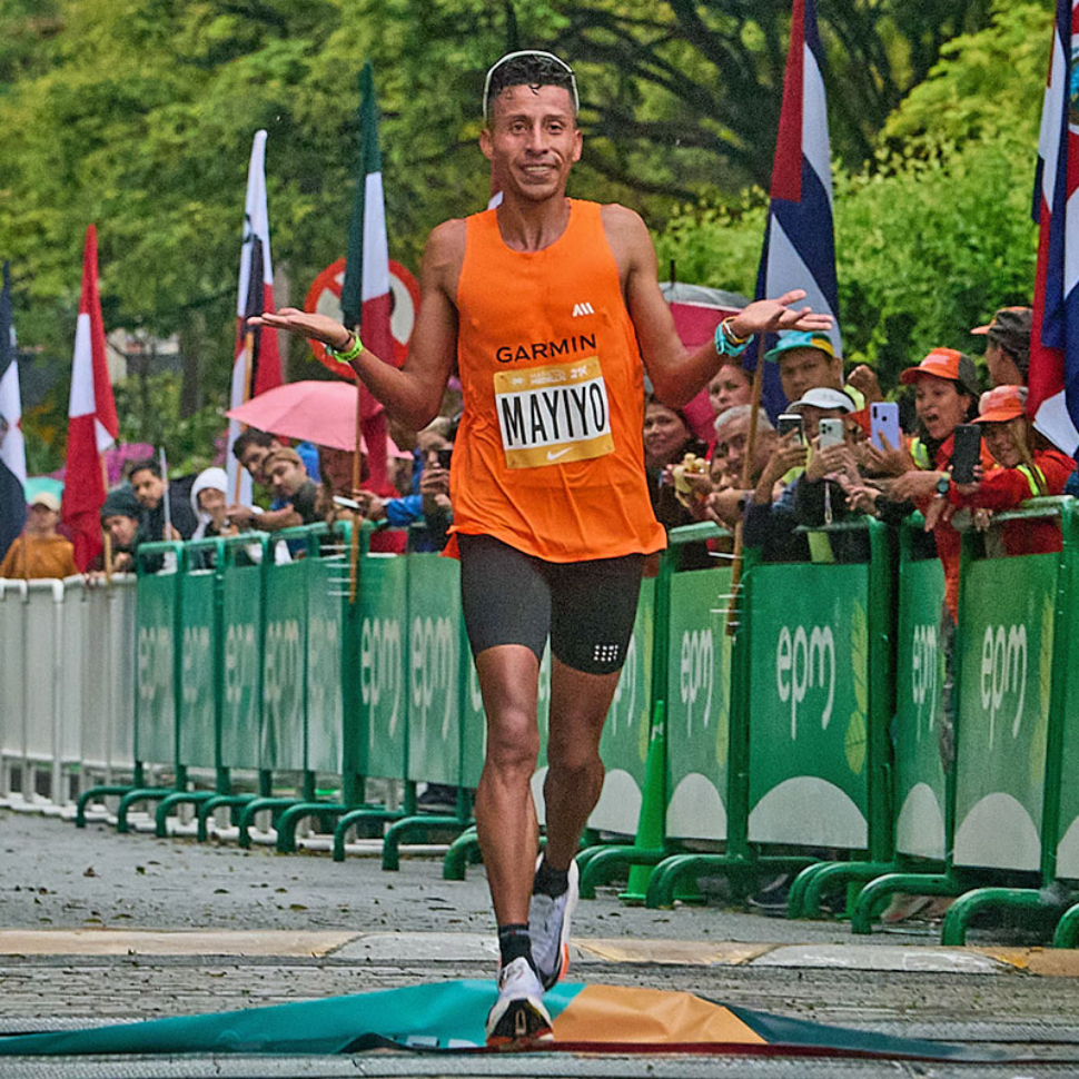 Mauricio-Gonzalez-Maraton-Medellin2024-meta-21km